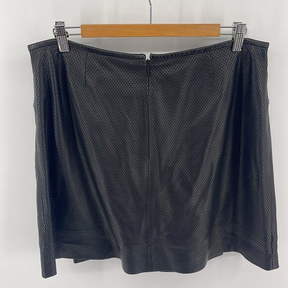 Tory Burch 100% leather perforated mini skirt sz 12 - Picture 5 of 5